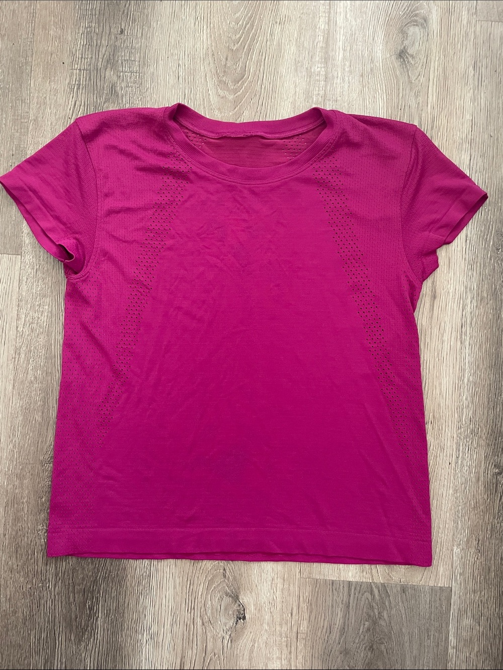 Lululemon Train To Be Short Sleeve Tee Magenta Purple T-Shirt Top Size 6
